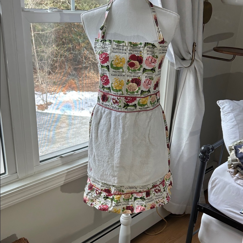Vintage Jessie Steele Floral Kitchen Apron
